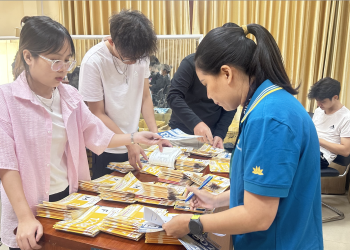 Sôi nổi không khí nhận bộ racekit giải chạy Run For Love 2024