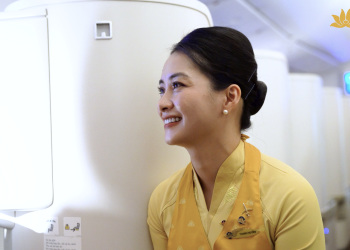 [VNA Who] Một ngày bay cùng cánh sen