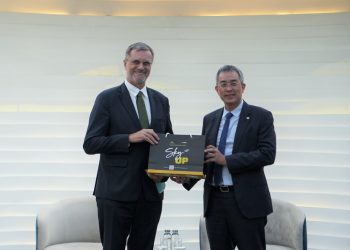 Chủ tịch Đặng Ngọc Hòa gặp mặt Đại sứ Đặc mệnh toàn quyền CH Pháp tại Việt Nam