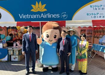 Vietnam Airlines lan toả văn hoá Việt tại Lễ hội Việt Nam 2024