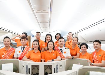 [Recap] Chuyến bay “Tô cam” VN253: Phi hành đoàn và hành khách chung màu áo lan tỏa thông điệp nhân văn