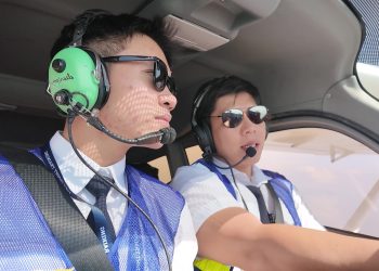 [VNA Special] Khi dân kỹ thuật lần đầu tự tay cầm lái máy bay