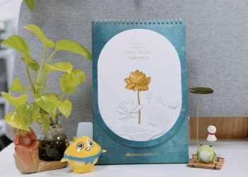 Bộ lịch VNA 2025: Hoa sen tươi sáng đón năm Rắn thịnh vượng
