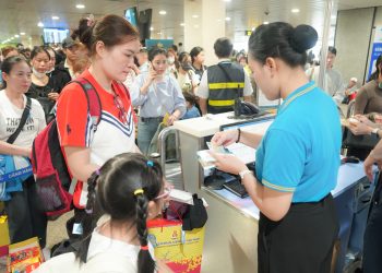 [VTV] 450 người lao động được hỗ trợ về quê đón Tết  trên chuyến bay của Vietnam Airlines