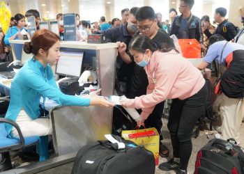 Các chuyến bay miễn phí đưa công nhân về quê ăn tết