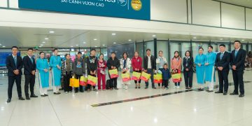 Vietnam Airlines phối hợp Tổng liên đoàn Lao động Việt Nam đưa người có hoàn cảnh khó khăn về quê đón Tết