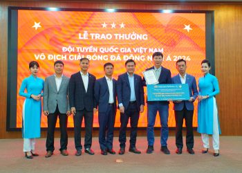 VNA tặng đội tuyển bóng đá nam Việt Nam vé máy bay hạng Thương gia