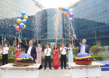 Chào cờ Tháng 01/2025: Đột phá tư duy – Mạnh mẽ hành động – Vững cánh vươn xa