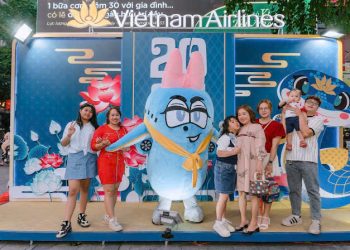 Vietnam Airlines tham gia gian hàng tại đường hoa Nguyễn Huệ 2025
