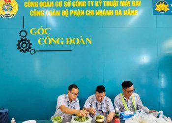 Bữa ăn Tết ấm áp tình người tại VAECO Đà Nẵng
