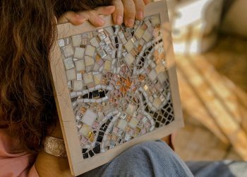Workshop khảm đá Mosaic – Sắc màu sáng tạo chào mừng Ngày 8/3
