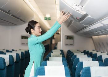 Giữ gìn “Ngôi nhà trên không” – sứ mệnh thầm lặng của Đoàn tiếp viên