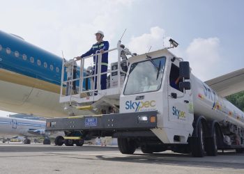 [VNA Why] Máy bay chở khách được nạp nhiên liệu như thế nào?