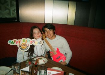 [Vạn dặm nâng niu] Vietnam Airlines – Cầu nối gắn liền những yêu thương