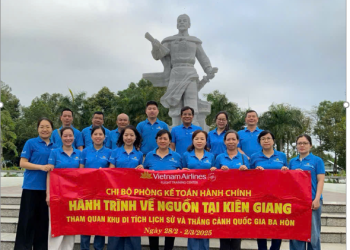 Chi bộ Phòng Kế toán – Hành chính TTHL: Hành trình về nguồn tại Kiên Giang