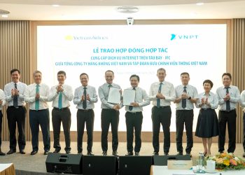 Vietnam Airlines “bắt tay” VNPT triển khai dịch vụ Internet trên không