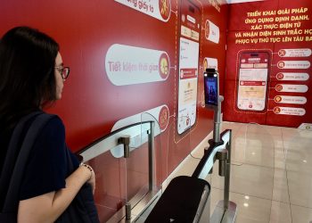 Vietnam Airlines tiên phong ứng dụng định danh và xác thực điện tử  toàn trình trong thủ tục bay