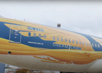 Ngắm nhìn quá trình thay diện mạo livery đặc biệt cùng Vietnam Airlines