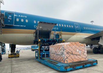 [VNA News] Vietnam Airlines vận chuyển gần 30 tấn hàng cứu trợ đến Myanmar