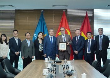 Chủ tịch Đặng Ngọc Hòa làm việc với đại diện Airbus