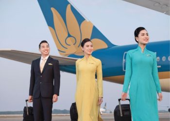 [30 năm Tổng Công ty] Vẻ đẹp sang trọng và hiện đại trong bộ đồng phục của tiếp viên Vietnam Airlines