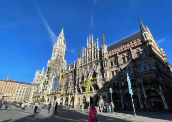 Lạc bước xứ Bavaria: Một ngày leo dốc, ngắm lâu đài và sống giữa cổ tích