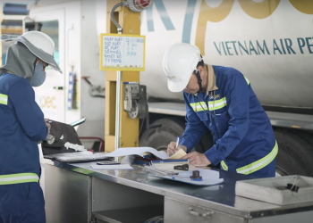 [VNA How] Khám phá bên trong nơi lưu trữ nhiên liệu máy bay