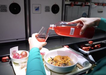 [VNA How] Chuyến bay mùa hè mang hương mận Tây Bắc