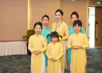 Lần đầu tiên trẻ em có hoàn cảnh đặc biệt được “hóa thân” thành tiếp viên hàng không