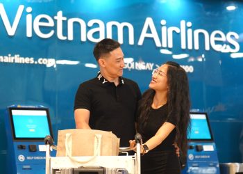 Nâng tầm Dịch vụ: Chụp ảnh cưới ở sân bay, đôi bạn trẻ nhận được quà tặng bất ngờ