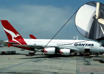 Aviation News 17/7: Chuyến bay của Qantas bị hoãn 21 giờ do va chạm với ống lồng, gây hư hại động cơ