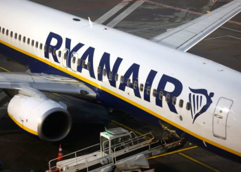Aviation News 8/7: Hành khách nhảy khỏi máy bay Ryanair vì báo cháy giả, 18 người bị thương
