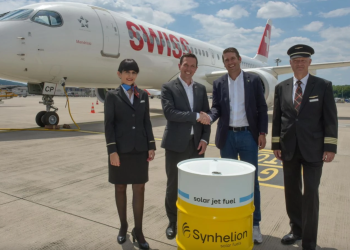 Aviation News 5/8: Hãng hàng không đầu tiên sử dụng nhiên liệu hàng không sản xuất từ năng lượng mặt trời