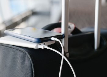 Aviation News 1/7: Trung Quốc cấm mang theo sạc dự phòng không đạt chuẩn lên máy bay