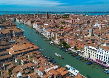 Bay thẳng đến “trái tim Italy”