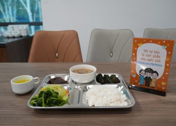 Sky Lounge sống động với loạt tranh tường mang thông điệp “Văn hóa nâng tầm”