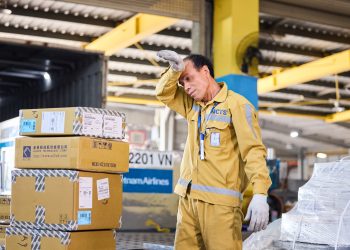 Hàng không và sự khắc nghiệt trên sân đỗ