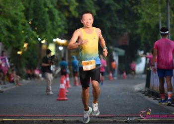 Vinh quang của những bước chân không mỏi