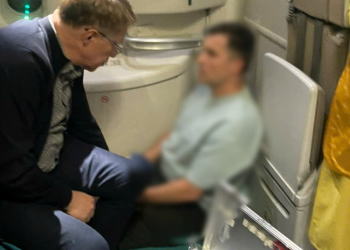 7 giờ chờ hạ cánh và cuộc đua tìm lại sự sống thầm lặng giữa bầu trời