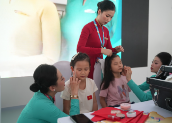 Trải nghiệm “gây sốt” tại triển lãm: Ai cũng muốn làm tiếp viên Vietnam Airlines