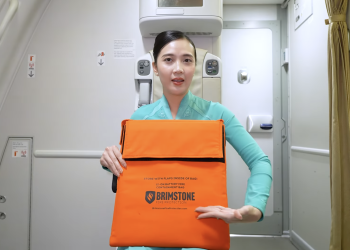 [VNA What] Vietnam Airlines tăng cường quy định an toàn với pin Lithium