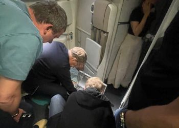 Đoàn công tác Bộ Y tế Nga hỗ trợ cấp cứu hành khách trên chuyến bay của Vietnam Airlines