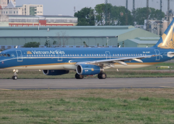 Nhiều chuyến bay bị ảnh hưởng do cơn bão Ragasa (lần 2)