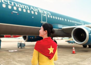 [Thư gửi người bạn Vietnam Airlines 20 năm sau] Thanh xuân dưới cánh sen vàng
