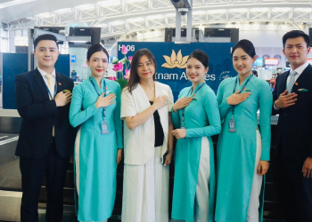 [Thư gửi người bạn Vietnam Airlines 20 năm sau] Từ tà áo hồng gọi mùa ký ức