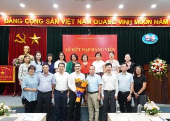 Chi bộ Ban Kiểm toán Nội bộ Tổng công ty Hàng không Việt Nam long trọng tổ chức lễ kết nạp đảng viên mới