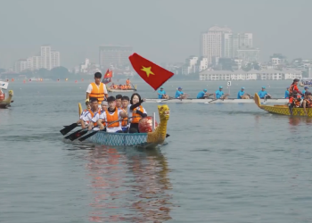 [VNA What] Sôi động Giải Thuyền rồng – Ván SUP tại Hồ Tây