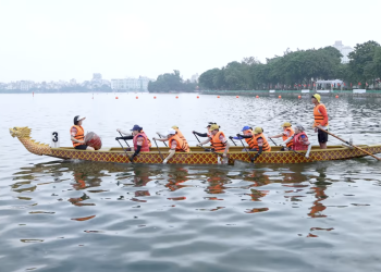 Cuộc so tài của hàng trăm tay chèo tại Giải thuyền rồng – Ván SUP mở rộng 2025