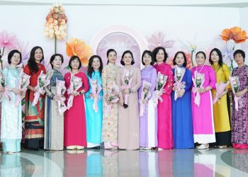 Tháng 10 dành riêng cho những đóa hoa VNA