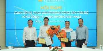 Lãnh đạo TCT trao quyết định nghỉ hưu cho Chủ tịch HĐQT SABRE và Giám đốc VASCO